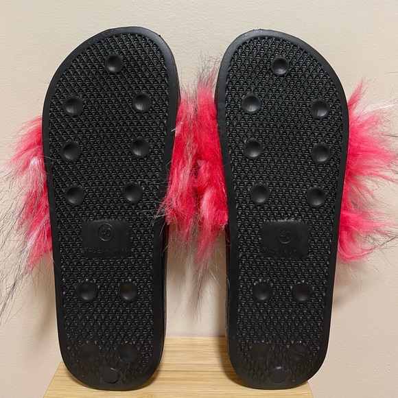 Ladies : Pink Faux Fur Sandal Slides | Size 8 | NWT - Picture 5 of 6